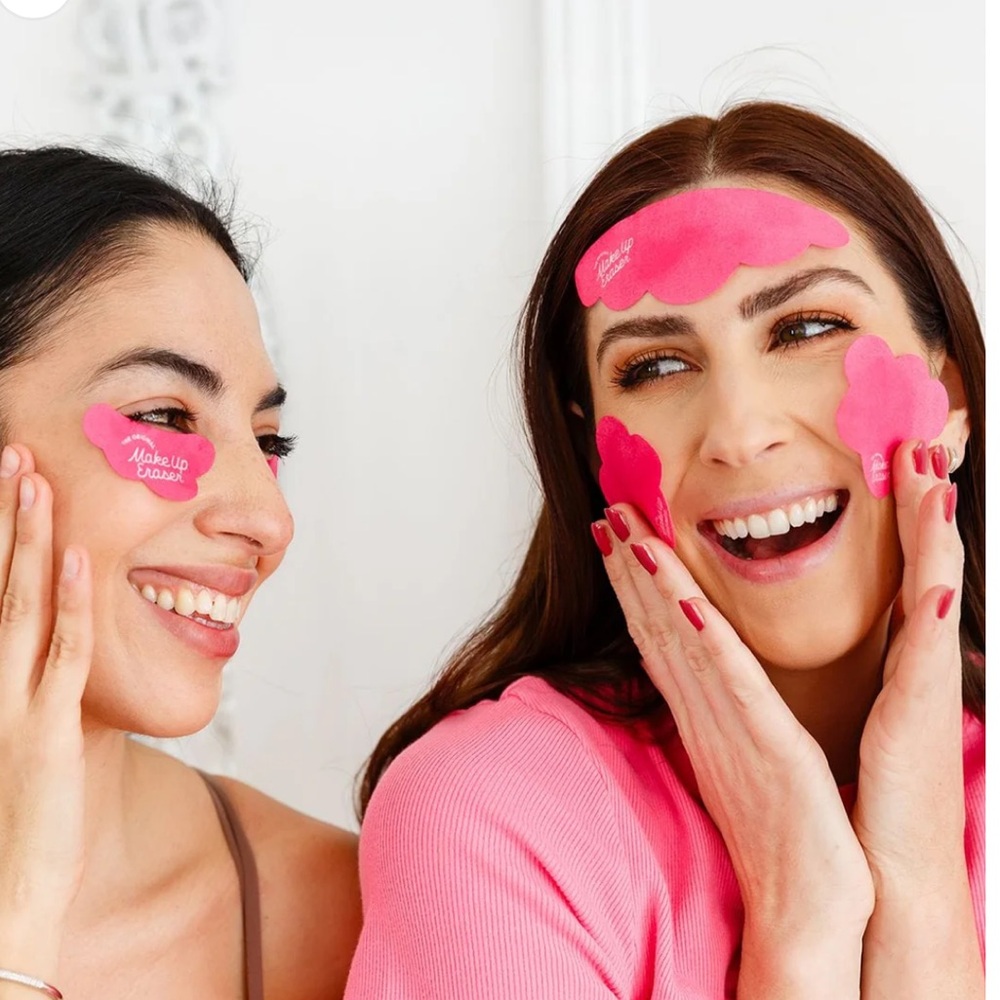 Makeup Eraser Cooling Clouds Face Patches washable, reusable cools with water - Picture 4 of 9